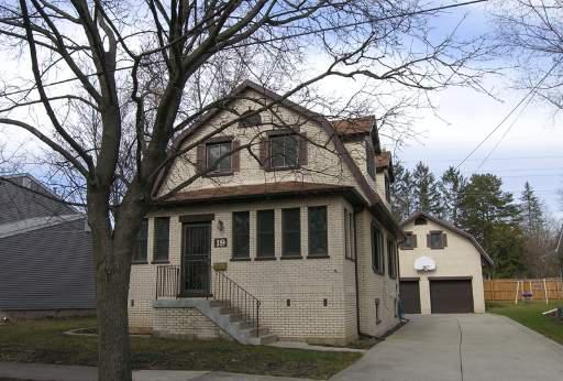 19 E Lincoln Ave., East Dundee, IL 60118
