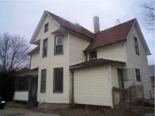 25 W Pleasant St., Freeport, IL 61032