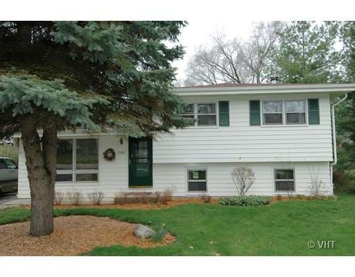 202 Hickory Rd., Oakwood Hills, IL 60013