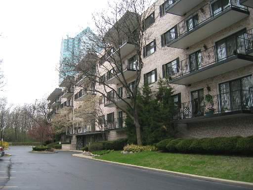 1S150 Spring Rd. #2L, Oak Brook Terrace, IL 60181