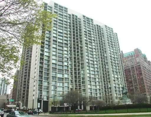 3200 N Lake Shore Dr. #902, Chicago, IL 60657