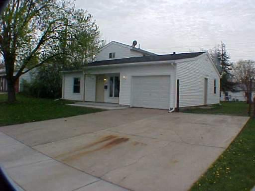 220 Hickory Ave., Romeoville, IL 60446