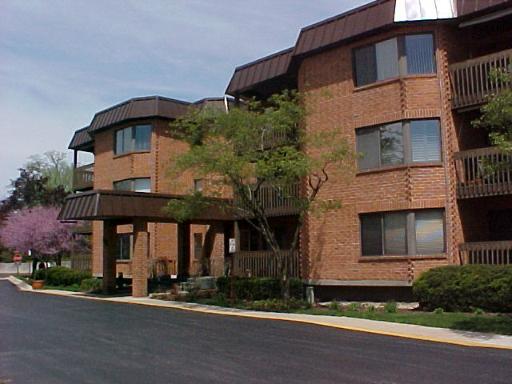6401 Clarendon Hills Rd. #214, Willowbrook, IL 60527