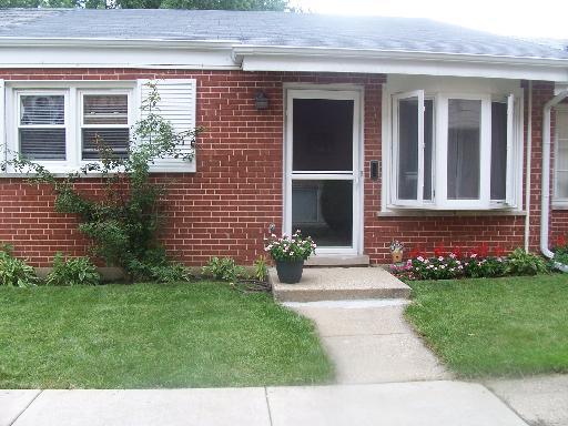 737 Dulles #C, Des Plaines, IL 60016