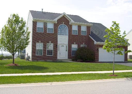 419 Raintree Dr., Oswego, IL 60543