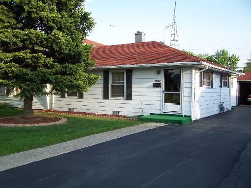 4633 W 89th St., Hometown, IL 60456