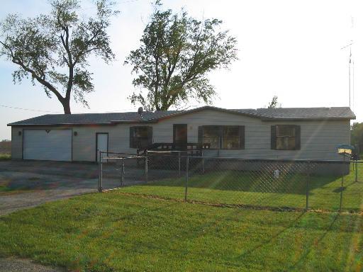 1949 Locust, Steward, IL 60553