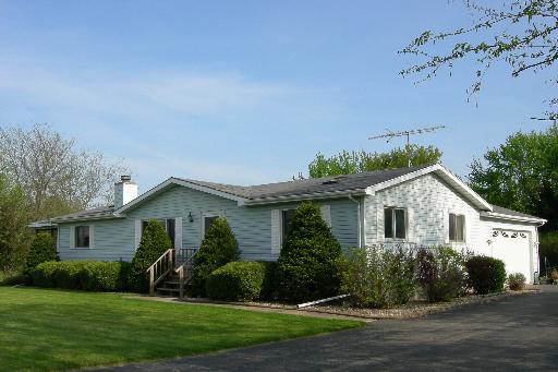 12234 Twin Oaks Ct., Sycamore, IL 60178