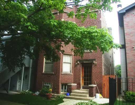 2424 W Belle Plaine Ave., Chicago, IL 60618