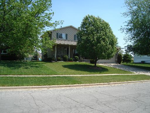 1634 Pebblewood Dr., Sycamore, IL 60178