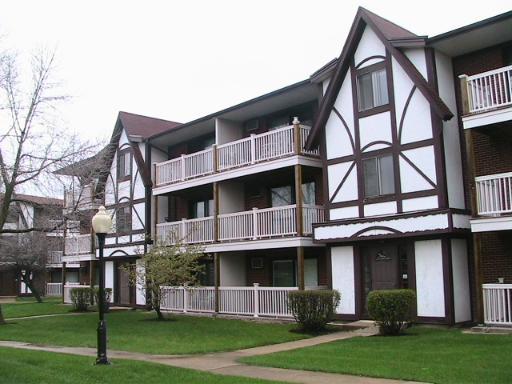 219 Gregory St #3, Aurora, IL 60504