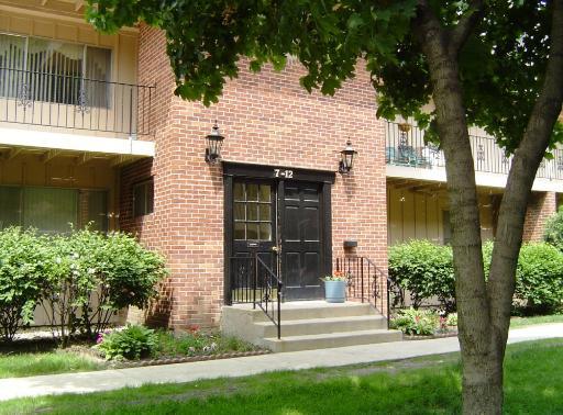 2404 Algonquin Rd. #9, Rolling Meadows, IL 60008