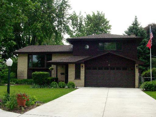 6 E Jerry Dr., Mount Prospect, IL 60056
