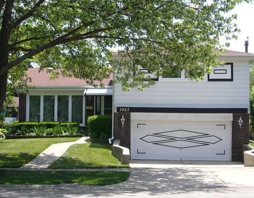7937 W Lyons St., Morton Grove, IL 60053