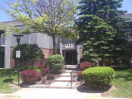 7461 Blackburn Ave. #201, Downers Grove, IL 60516