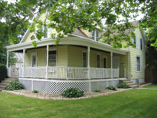 206 Center Cross St., Sycamore, IL 60178