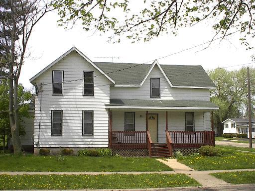 703 W Park Ave., Sycamore, IL 60178