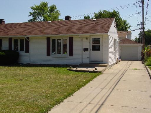 9011 S Komensky Ave., Hometown, IL 60456