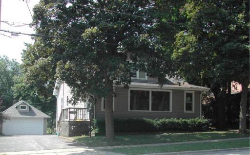 614 E Calhoun St., Woodstock, IL 60098