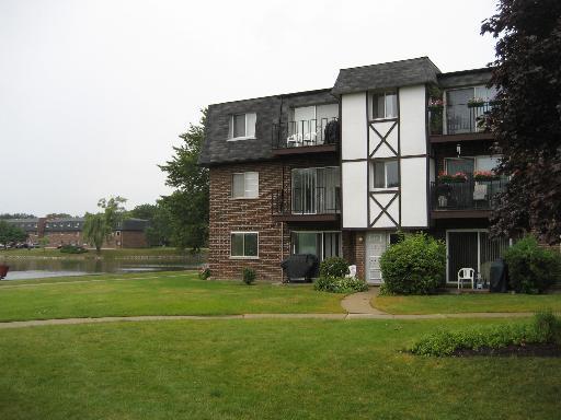 9461 Bay Colony Dr. #1-N, Des Plaines, IL 60016