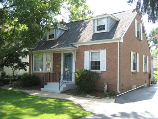 126 Iroquois St., Clarendon Hills, IL 60514