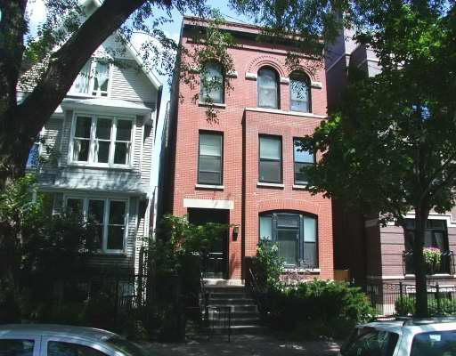 852 W Aldine St., Chicago, IL 60613
