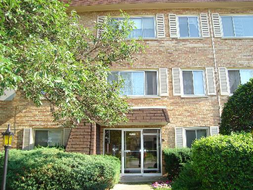 1525 E Thacker St. #2B, Des Plaines, IL 60016