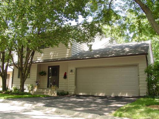 1592 Kirkwood Dr., Geneva, IL 60134