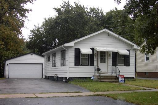 19 Hopkins Ave., Aurora, IL 60505