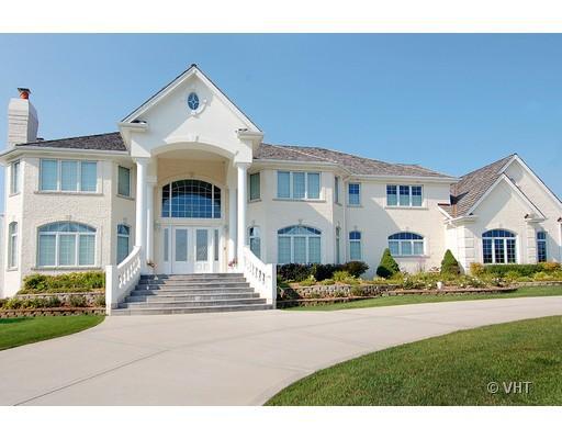 685 Dunbarton Dr., Inverness, IL 60010