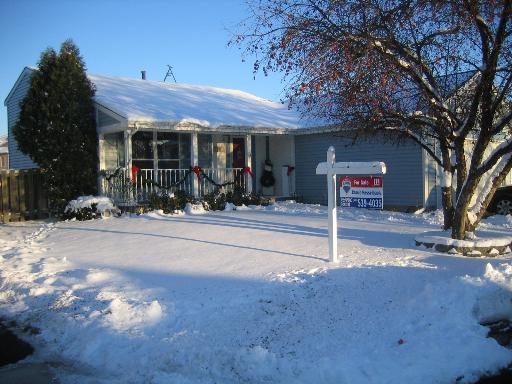309 Hopi Ct., Carol Stream, IL 60188