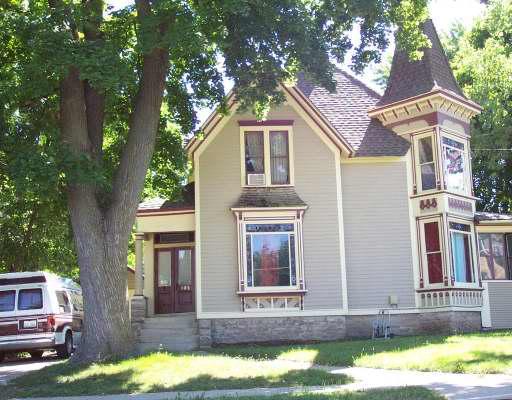 105 Hill Ave., Elgin, IL 60120