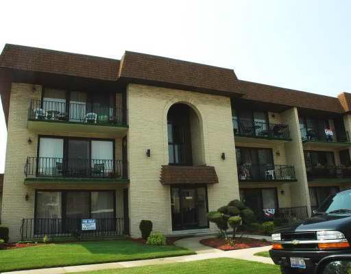10340 S Keating Ave. #104, Oak Lawn, IL 60453