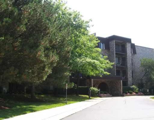 2005 Valencia Dr. #310, Northbrook, IL 60062