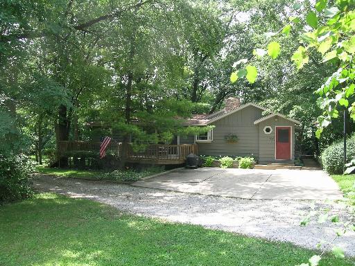1111 Woodcrest Dr., Downers Grove, IL 60516