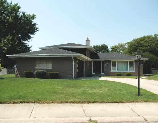15222 Waterman Ct., South Holland, IL 60473