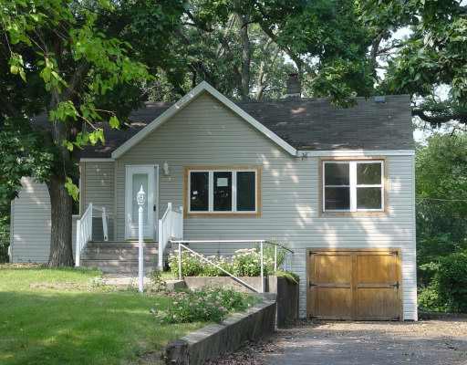209 Hawthorne Rd., Lake In The Hills, IL 60156