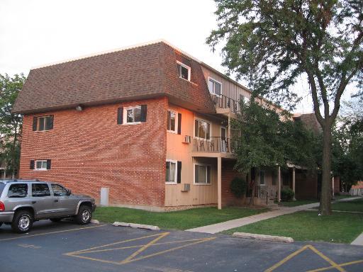 2506 Algonquin Rd. #17, Rolling Meadows, IL 60008