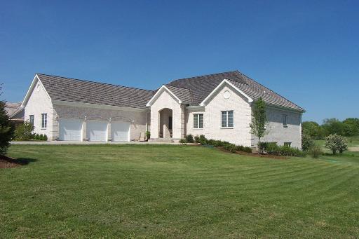 8757 Countryshire Ln., Spring Grove, IL 60081