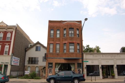 930 W Diversey Ave., Chicago, IL 60614