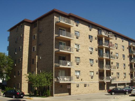 300 Circle Ave. #2G, Forest Park, IL 60130