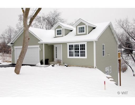 5 Ash Dr., Oakwood Hills, IL 60013