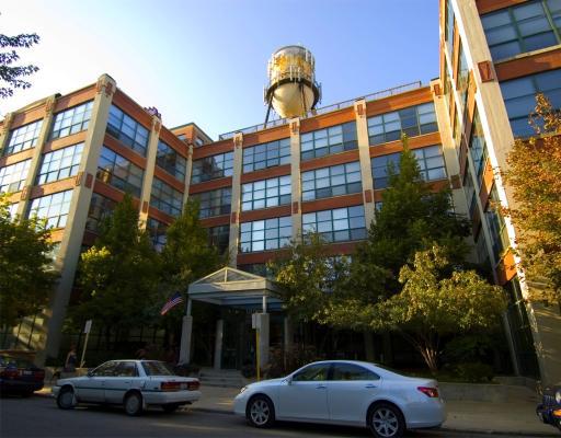 1800 W Roscoe St. #422, Chicago, IL 60657
