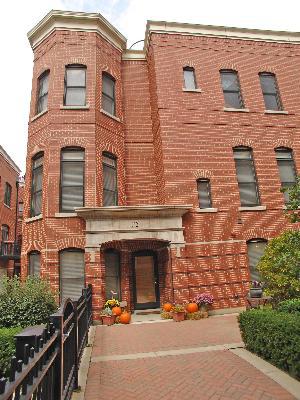 912 W Village Ct., Chicago, IL 60608