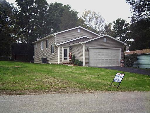 24731 Hawthorne Dr., Round Lake, IL 60073