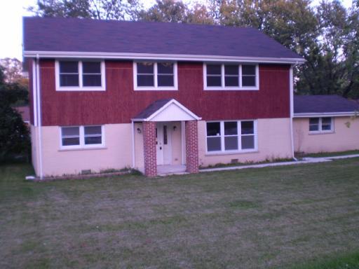 9649 S 88th Ave., Palos Hills, IL 60465