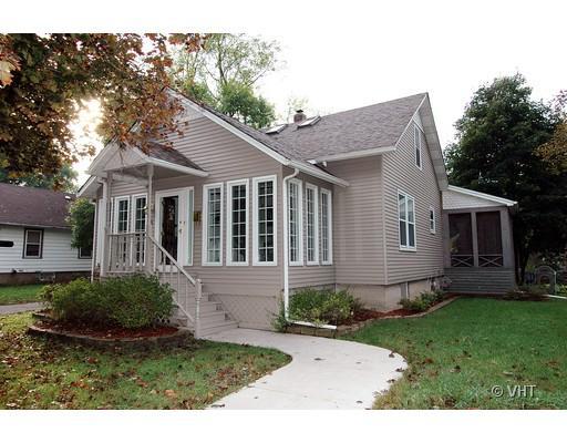 8 Wenholz Dr., East Dundee, IL 60118