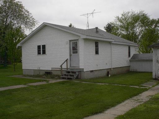 807 3rd St., Beaverville, IL 60912