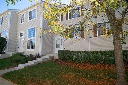 807 E Victoria Cir. #26-4, North Aurora, IL 60542