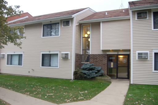 3200 N Bayside Dr. #4, Palatine, IL 60074